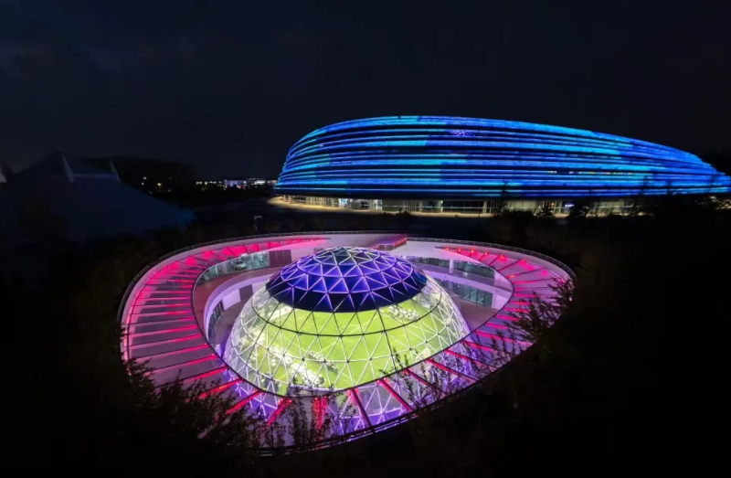 全球首个，正式启用！体育333LED炫彩点亮“熊猫眼”